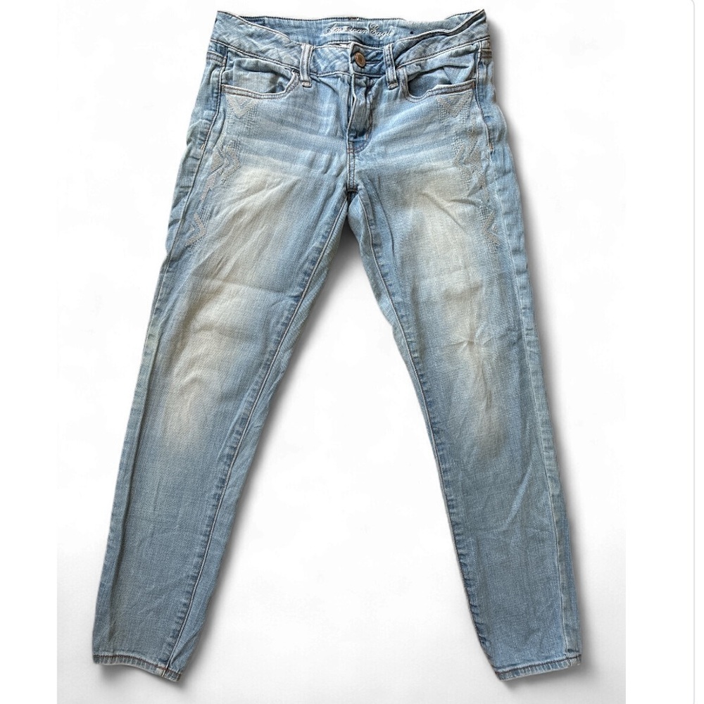 AMERICAN EAGLE OUTFITTERS Women's Light Blue wash Jeans embroidery detail size 6